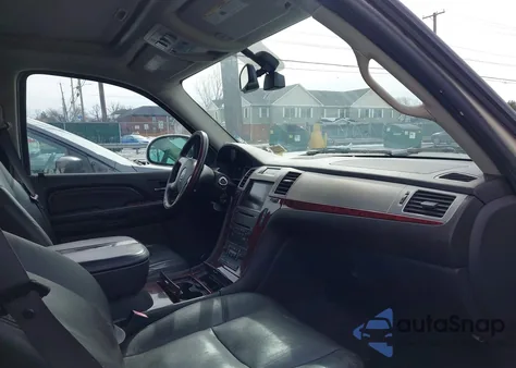 2007 Cadillac Escalade Standard z USA, uszkodzony, nr VIN 1GYFK63877R408147